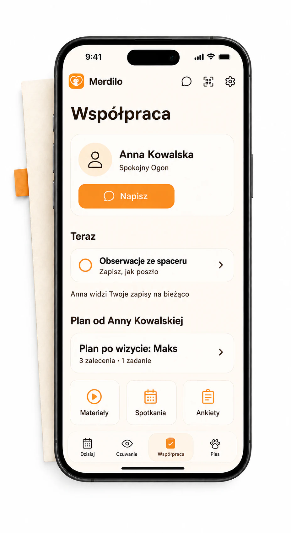 iPhone z aplikacją Merdilo: Współpraca z Anną Kowalską, zadanie Obserwacje ze spaceru i plan po wizycie dla Maksa.